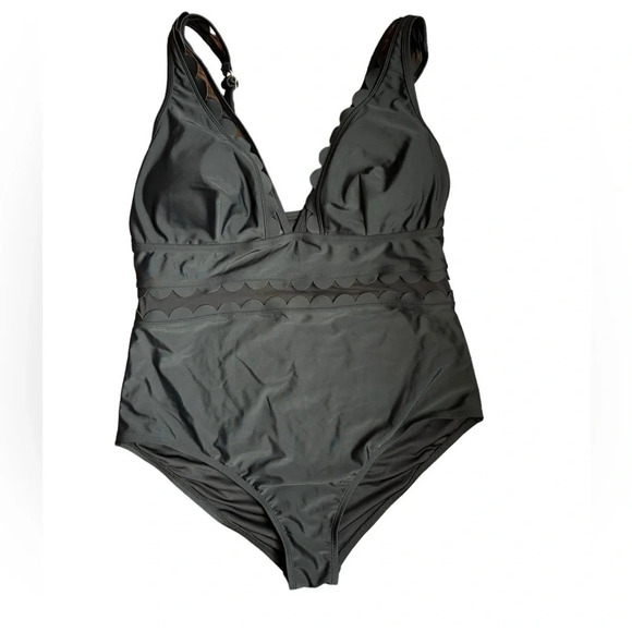 CupShe Solid Black V-Neck One Piece Swimsuit Scalloped Wide Straps Size 1X Pad - Picture 2 of 11